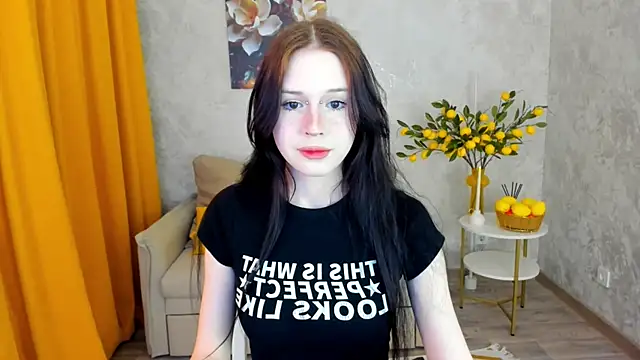 Snapshot of VioletHarme chatting on April 7, 11:54 am VioletHarme online show from April 7, 11:54 am