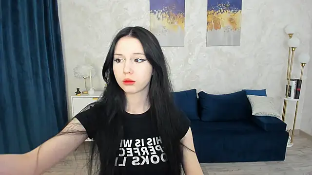 Snapshot of VioletHarme chatting on April 10, 11:37 am VioletHarme online show from April 10, 11:37 am