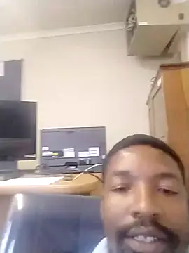 Snapshot of TopssyKreet chatting on November 5, 10:37 am TopssyKreet online show from November 5, 10:37 am