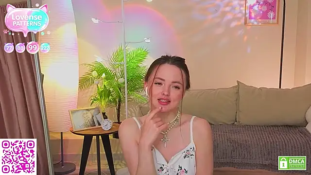 OliviaKis  online show from May 26, 7:15 am