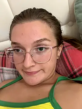 Snapshot of Bellatrisssaa chatting on September 18, 8:44 pm Bellatrisssaa online show from September 18, 8:44 pm