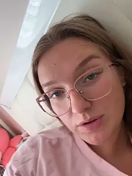 Snapshot of Bellatrisssaa chatting on September 21, 9:55 am Bellatrisssaa online show from September 21, 9:55 am