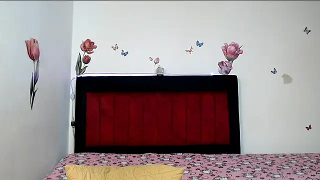 Valeryxs online show from April 10, 4:01 pm