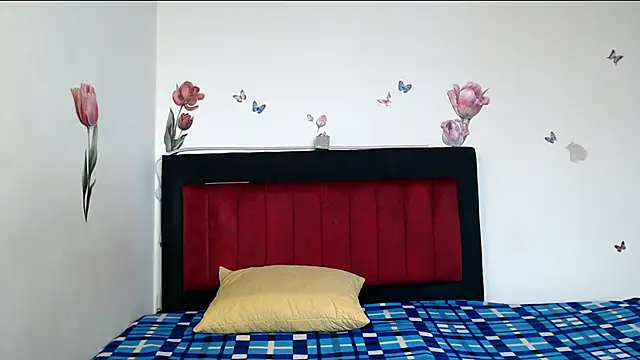 Valeryxs online show from April 22, 1:12 pm
