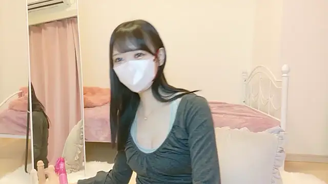 roachan  online show from February 4, 11:27 am