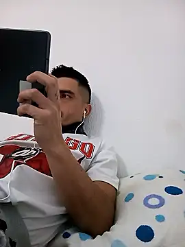 Snapshot of Andr3s69xxx chatting on January 13, 9:09 pm Andr3s69xxx online show from January 13, 9:09 pm