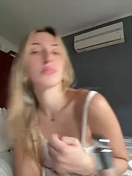 Snapshot of Sashailardi chatting on February 12, 8:04 pm Sashailardi online show from February 12, 8:04 pm