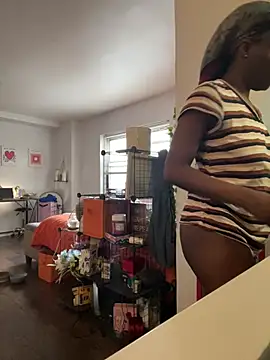 Snapshot of littyleesh1 chatting on March 26, 2:00 pm littyleesh1 online show from March 26, 2:00 pm