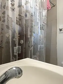 Snapshot of littyleesh1 chatting on April 12, 1:38 pm littyleesh1 online show from April 12, 1:38 pm