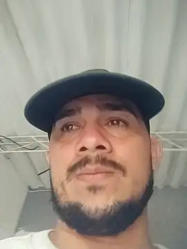 Snapshot of yeffito1 chatting on February 6, 7:28 pm yeffito1 online show from February 6, 7:28 pm