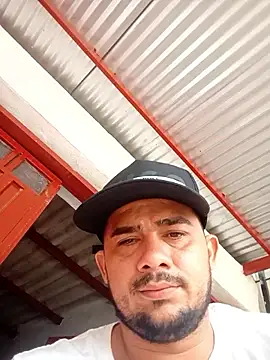 Snapshot of yeffito1 chatting on March 10, 6:35 pm yeffito1 online show from March 10, 6:35 pm