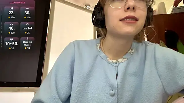 Snapshot of LouieRutt chatting on September 12, 9:31 am LouieRutt online show from September 12, 9:31 am