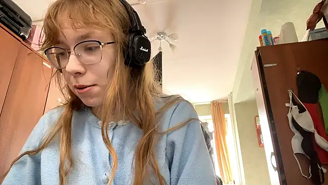 Snapshot of LouieRutt chatting on September 14, 9:52 am LouieRutt online show from September 14, 9:52 am