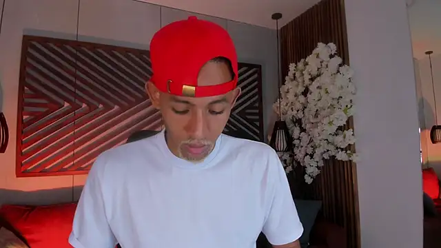 B Wild online show from September 19, 3:30 am