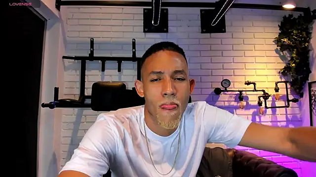 B Wild online show from September 24, 3:43 am