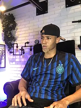 B Wild online show from September 27, 3:55 am