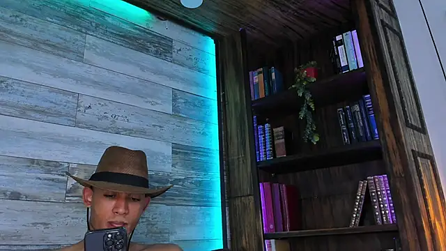 B Wild online show from February 20, 3:03 am