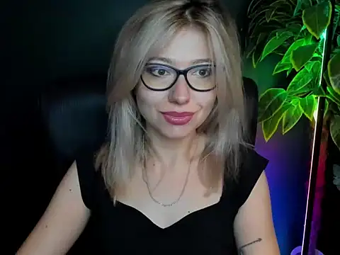 loveHeidi online show from October 7, 4:20 am