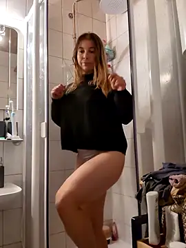 Snapshot of story_of_sarah chatting on April 10, 8:57 pm story of sarah online show from April 10, 8:57 pm