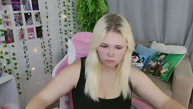 Snapshot of EmillyRogers chatting on September 22, 5:31 am EmillyRogers online show from September 22, 5:31 am