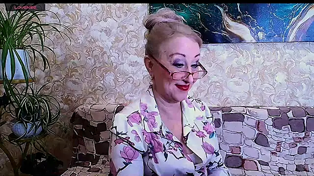  Sara  Smith  online show from March 3, 10:43 am