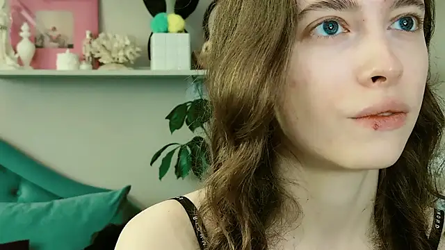 Snapshot of Yoka_paradoXXX chatting on May 18, 9:15 am Yoka paradoXXX online show from May 18, 9:15 am