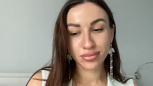 Snapshot of Ilayrisse chatting on November 10, 10:58 am Ilayrisse online show from November 10, 10:58 am