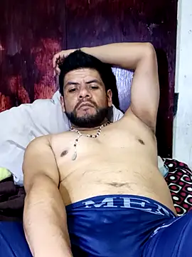 Snapshot of Neggajr87 chatting on February 5, 11:53 pm Neggajr87 online show from February 5, 11:53 pm