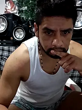 Snapshot of Neggajr87 chatting on February 8, 6:11 pm Neggajr87 online show from February 8, 6:11 pm