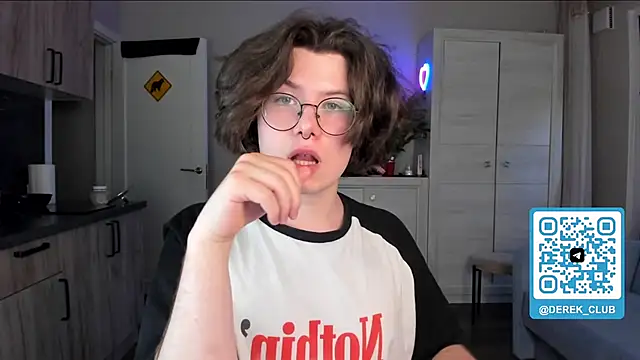 Derek Shameless online show from June 7, 7:39 pm