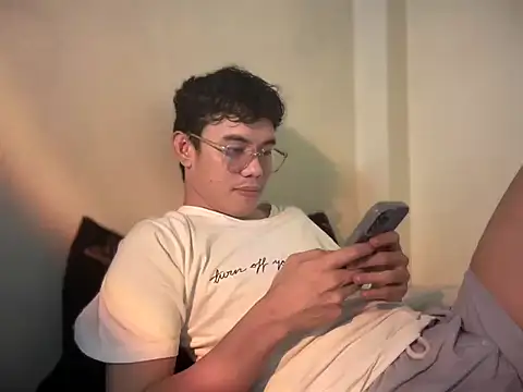 Snapshot of keirflorianxx chatting on September 15, 3:01 pm keirflorianxx online show from September 15, 3:01 pm