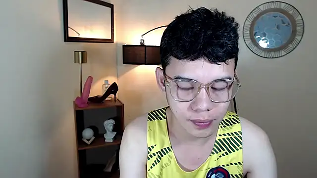 Snapshot of keirflorianxx chatting on October 24, 12:19 am keirflorianxx online show from October 24, 12:19 am