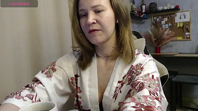 Snapshot of harpermoss chatting on October 14, 10:10 pm harpermoss online show from October 14, 10:10 pm
