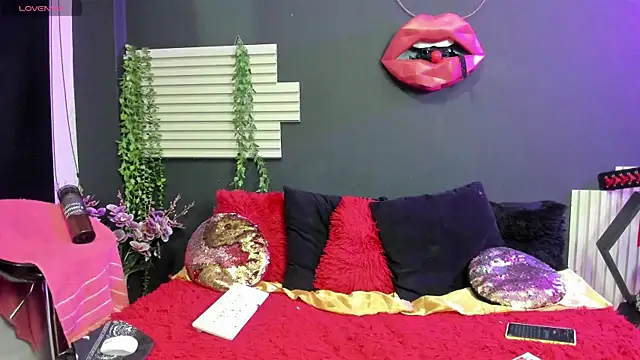 Snapshot of kinky_momm chatting on June 19, 4:33 pm kinky momm online show from June 19, 4:33 pm