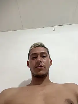 Snapshot of Boy_hot- chatting on May 16, 4:20 am Boy hot- online show from May 16, 4:20 am