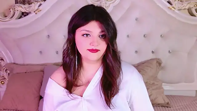 Snapshot of UR_BELLA chatting on October 8, 11:30 am UR BELLA online show from October 8, 11:30 am