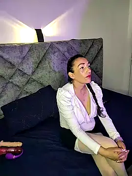 Shantey Laurent online show from October 24, 2:02 pm