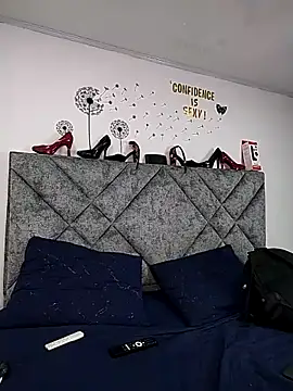 Shantey Laurent online show from February 15, 2:58 pm