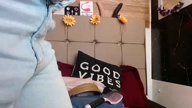 Snapshot of MIA__SPENCER chatting on February 26, 12:04 pm MIA SPENCER online show from February 26, 12:04 pm