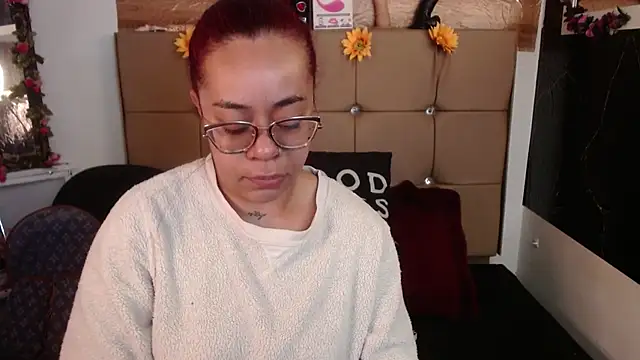 Snapshot of MIA__SPENCER chatting on February 27, 12:05 pm MIA SPENCER online show from February 27, 12:05 pm