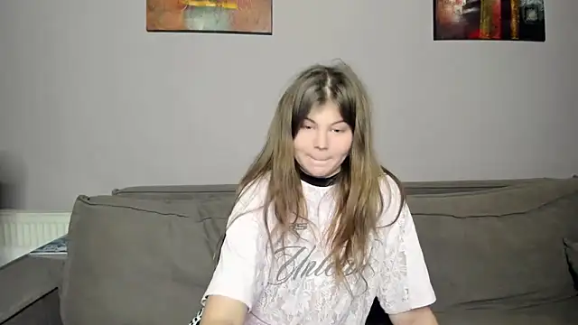 Lilly Jess online show from November 10, 8:30 pm