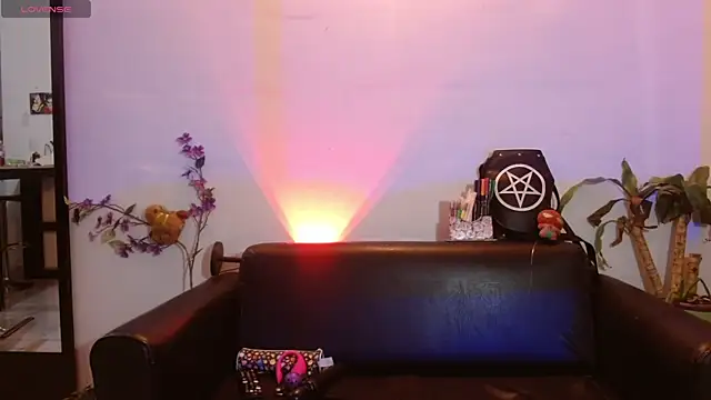 Snapshot of carolinerue chatting on September 21, 4:47 am carolinerue online show from September 21, 4:47 am