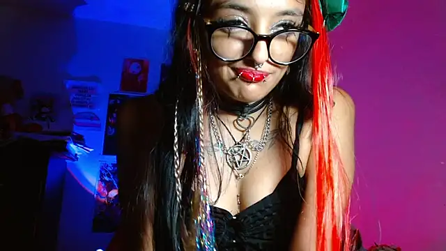 Snapshot of carolinerue chatting on October 19, 4:24 am carolinerue online show from October 19, 4:24 am