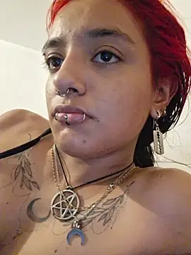 carolinerue online show from June 3, 12:24 am