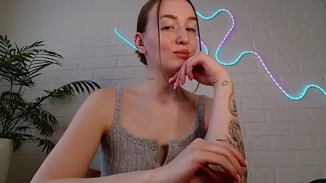 WhitePrincessLuna online show from March 13, 2:34 pm