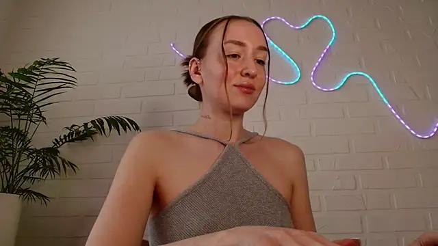 WhitePrincessLuna online show from May 10, 1:05 pm