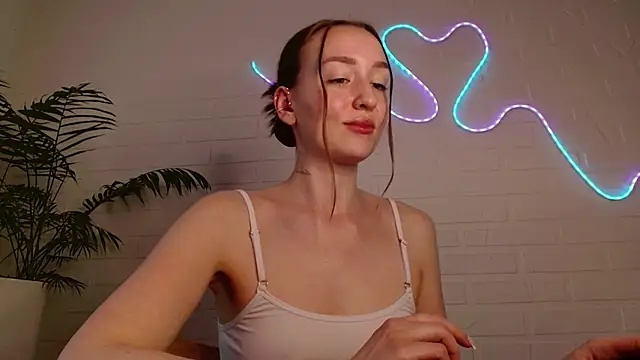 WhitePrincessLuna online show from May 11, 4:04 pm