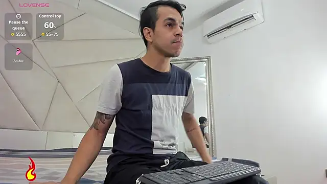 Snapshot of Gio_Lorenz chatting on November 15, 11:51 am Gio Lorenz online show from November 15, 11:51 am