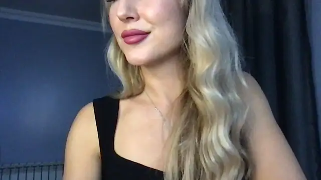 Snapshot of Pyrelissa chatting on December 1, 6:24 pm Pyrelissa online show from December 1, 6:24 pm