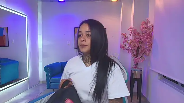 Snapshot of Black_roseee chatting on April 24, 4:15 am Black roseee online show from April 24, 4:15 am